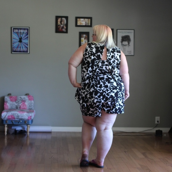 Modamix Eloise printed Crepe short set - Picture 2 of 3